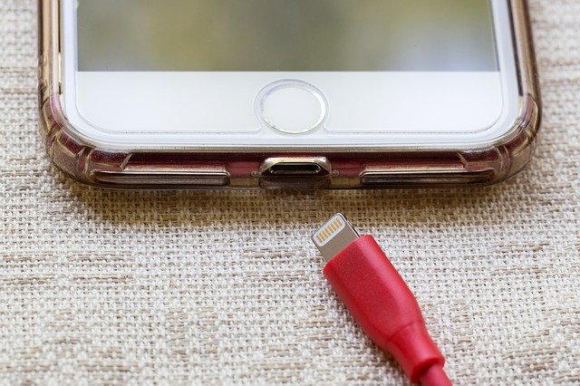 Make Your Smartphone’s Battery Last Longer in a Crisis