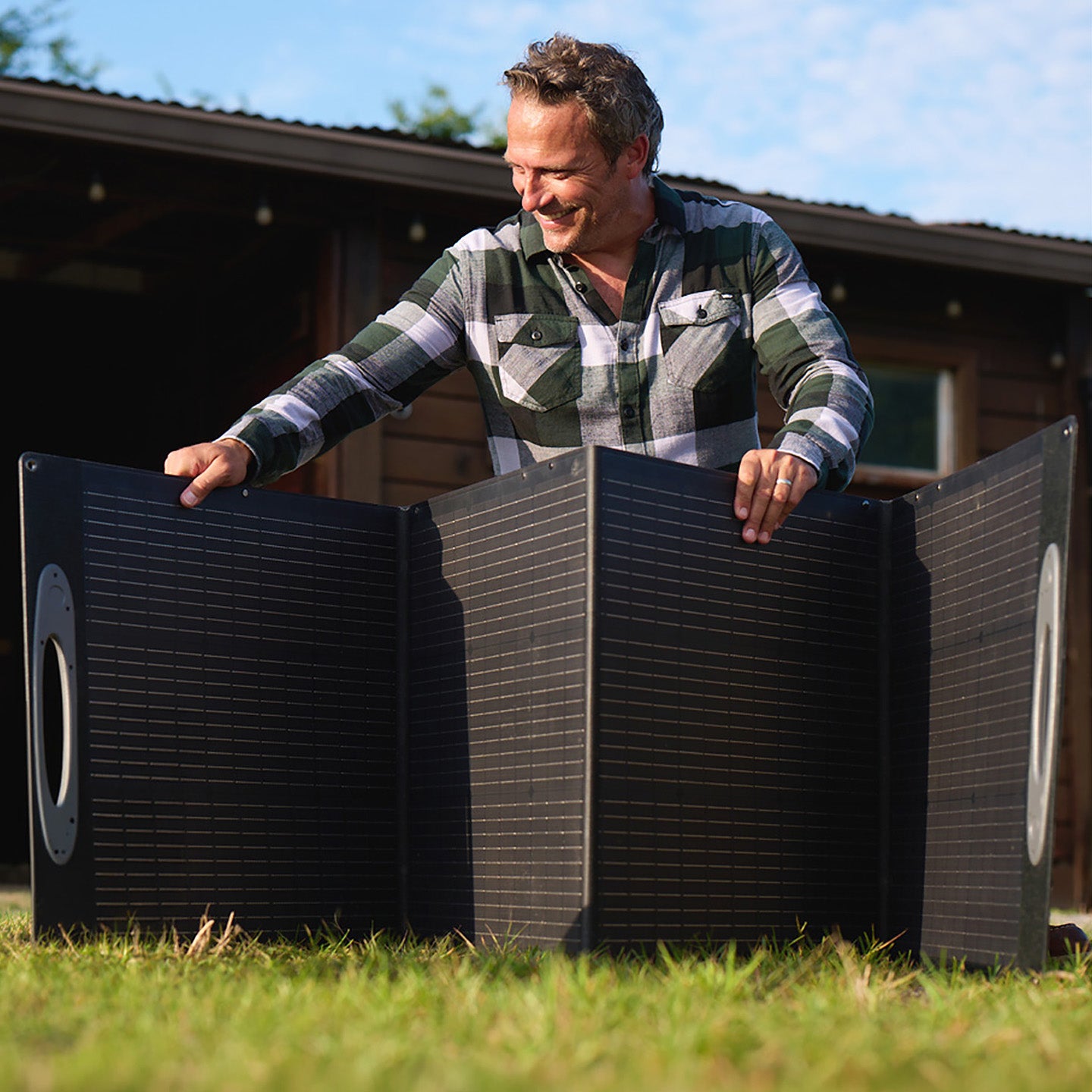 200-Watt Folding Solar Panel | Rainproof – 4Patriots