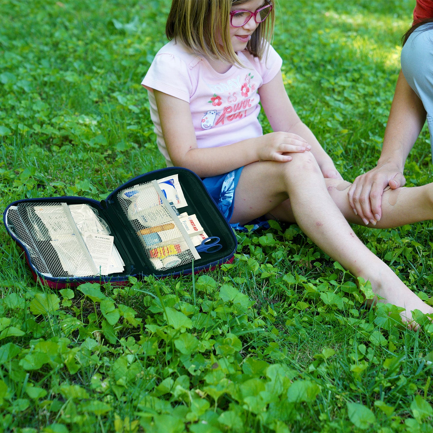 Lifeline Deluxe First Aid Kit | 121 Pieces – 4Patriots